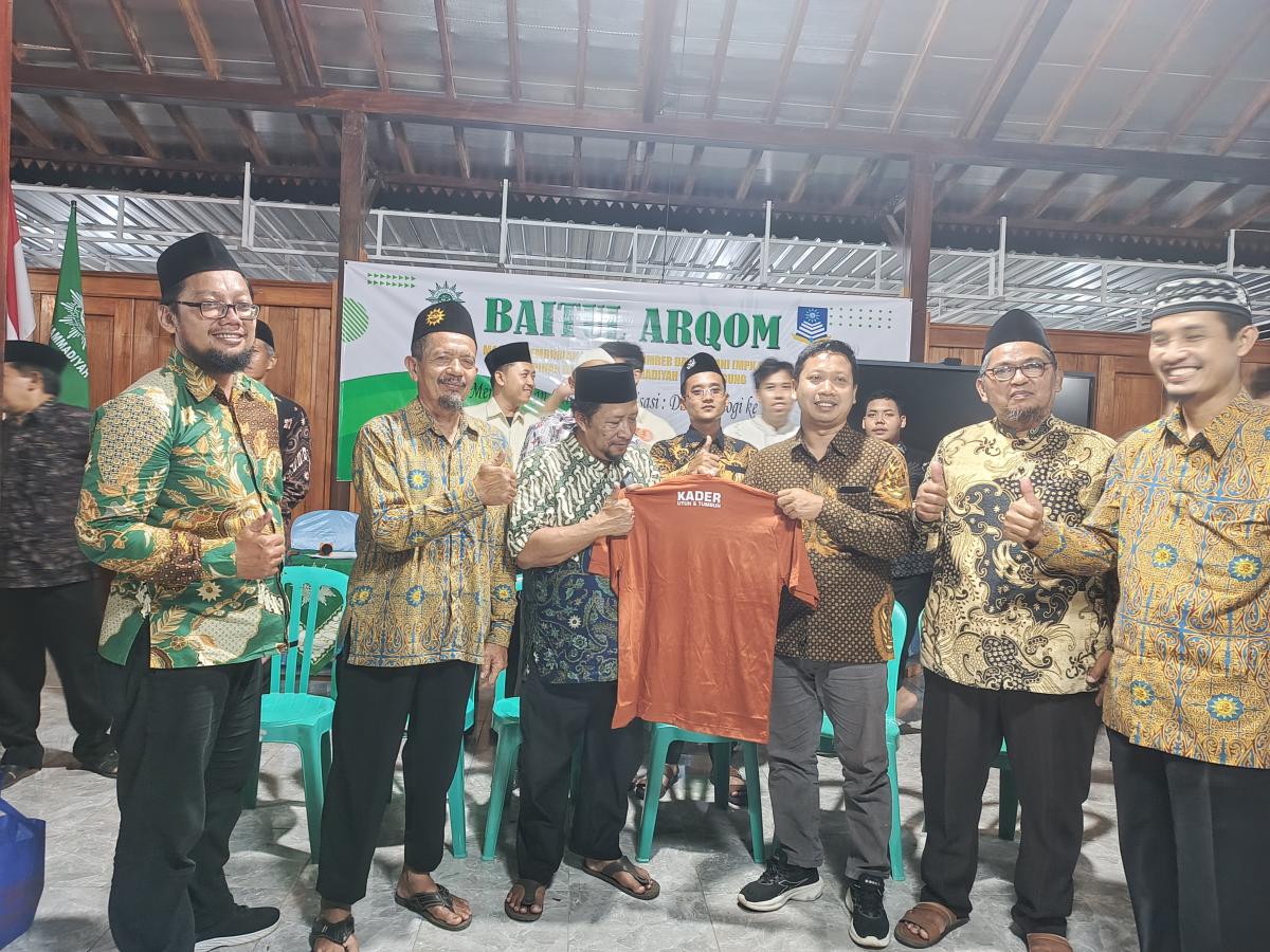 Dr. KH. Nurbani Yusuf, M.Si. Isi Darul Baitul Arqom MPKSDI PDM Tulungagung